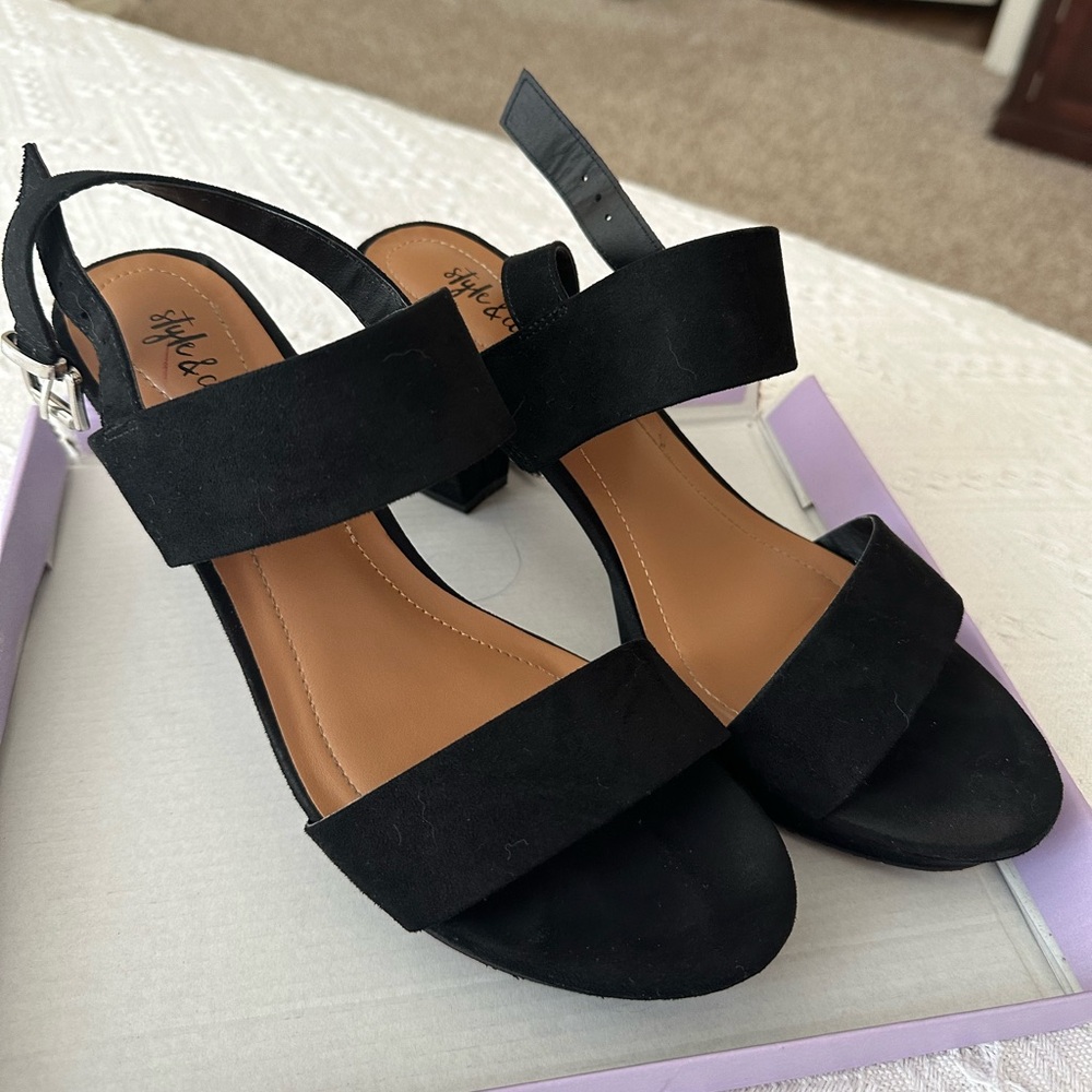 Black sandals with heels